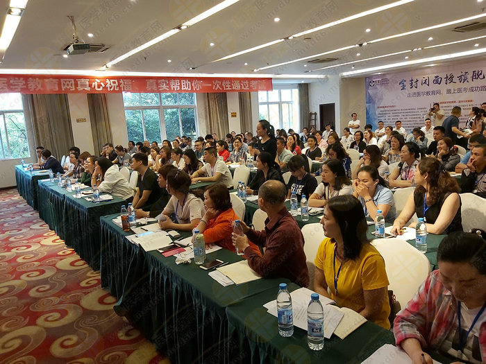 現(xiàn)場報道！錢韻文執(zhí)業(yè)中藥師面授體驗營成都開講啦！