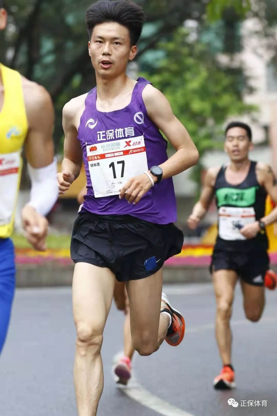其中，馬瑞跑到了1小時(shí)06分05秒，將個(gè)人最好成績(jī)提高了4分鐘。